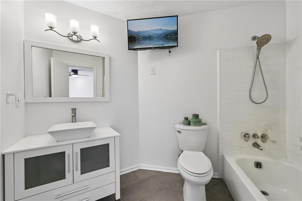 1608 Glenleaf Drive