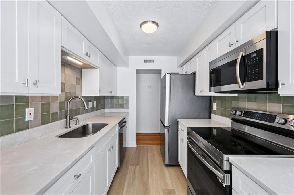 1608 Glenleaf Drive