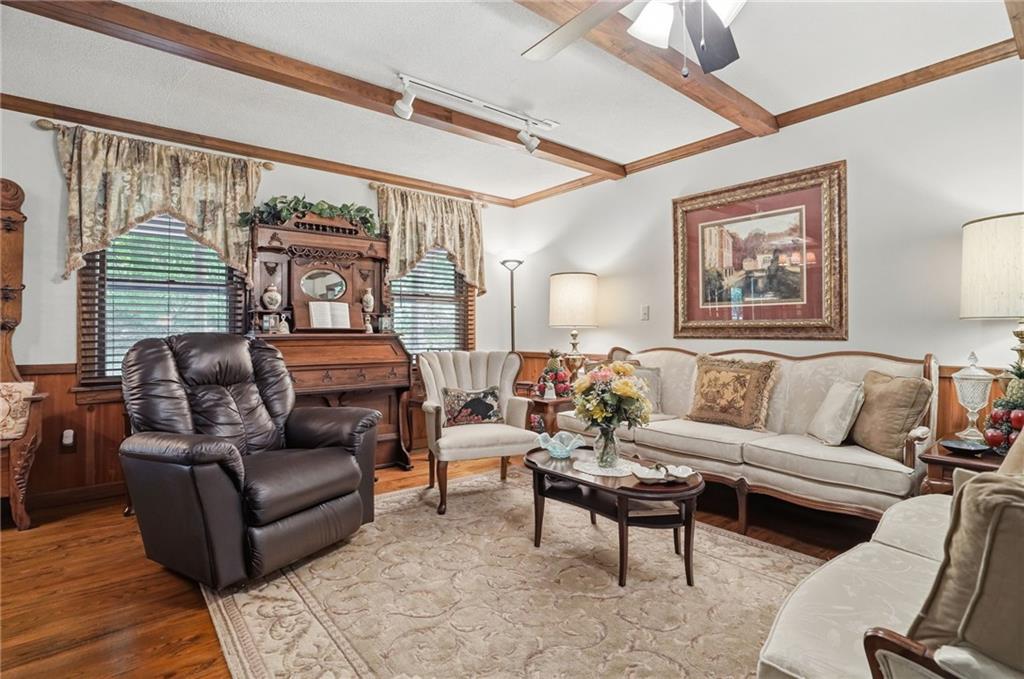 988 Woodland
