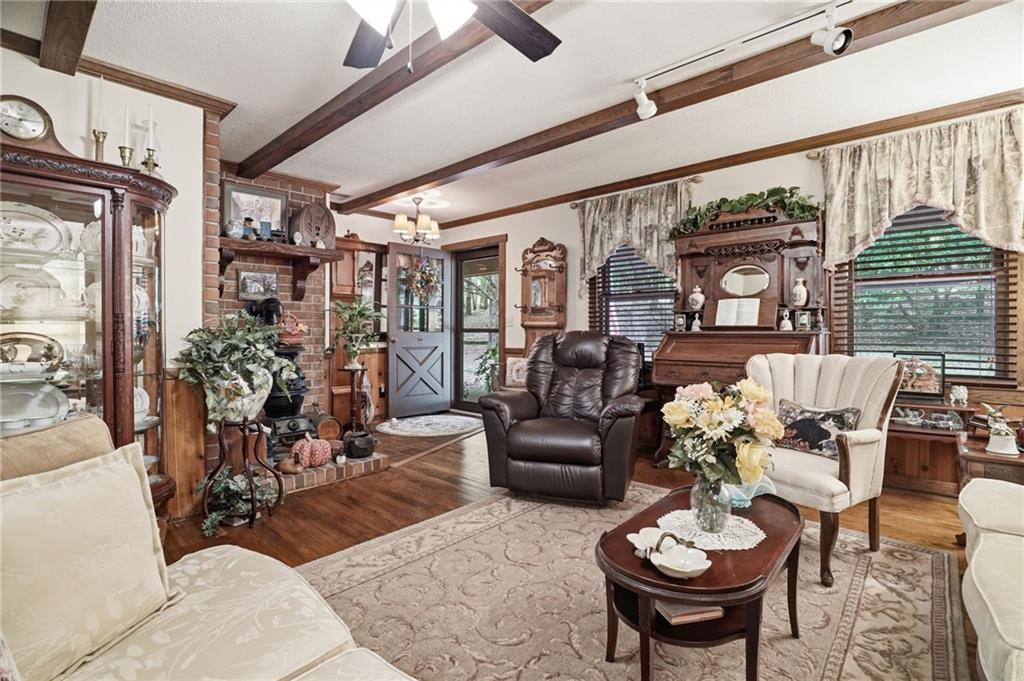 988 Woodland