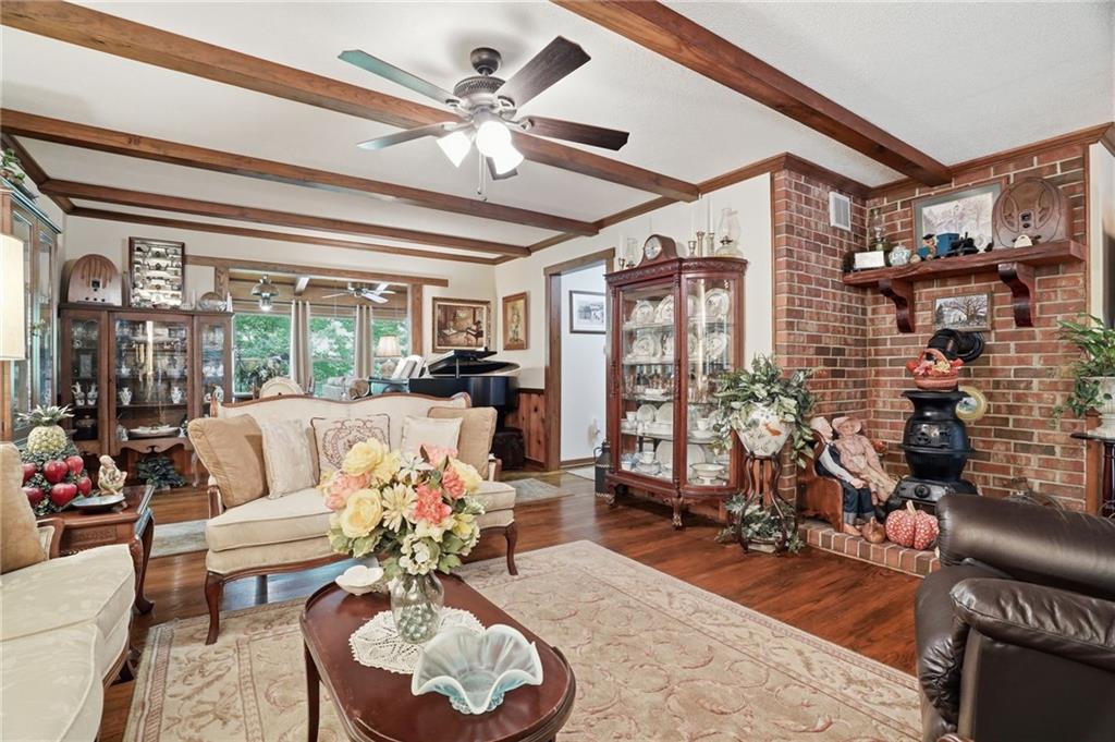 988 Woodland