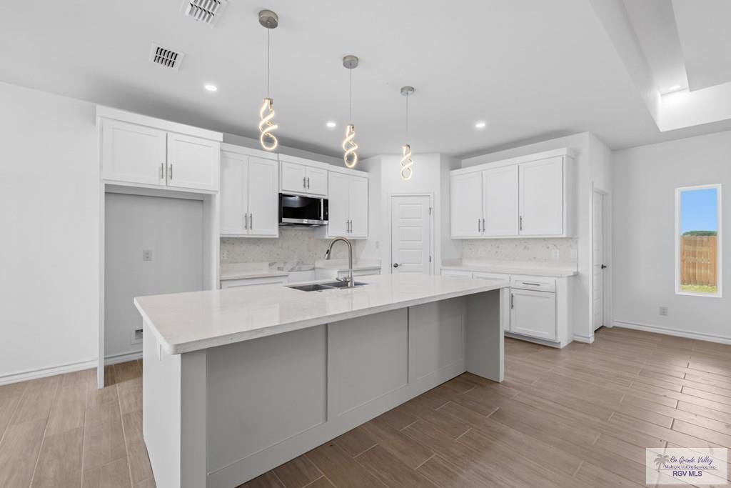 699 Foster Ln