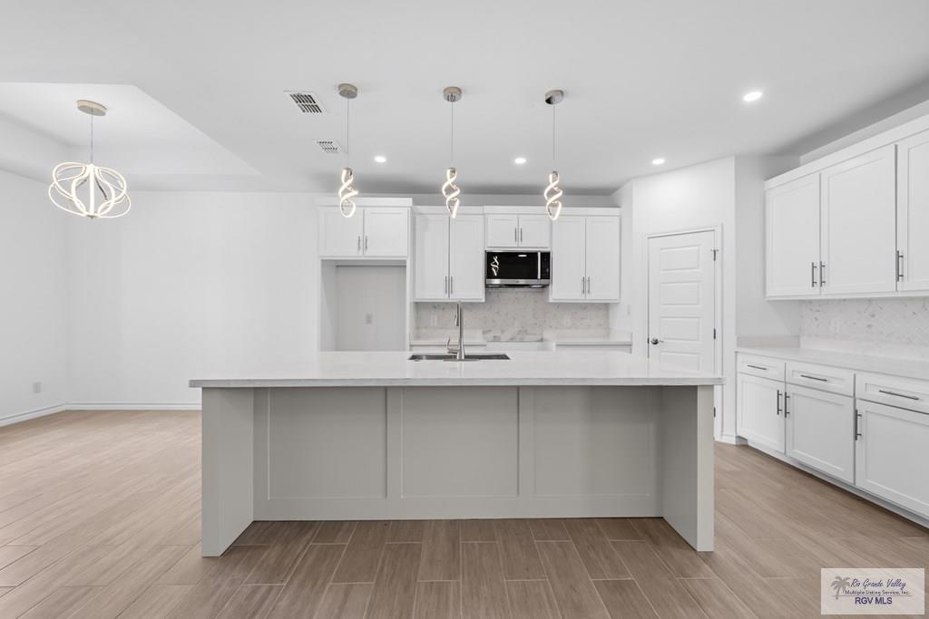699 Foster Ln