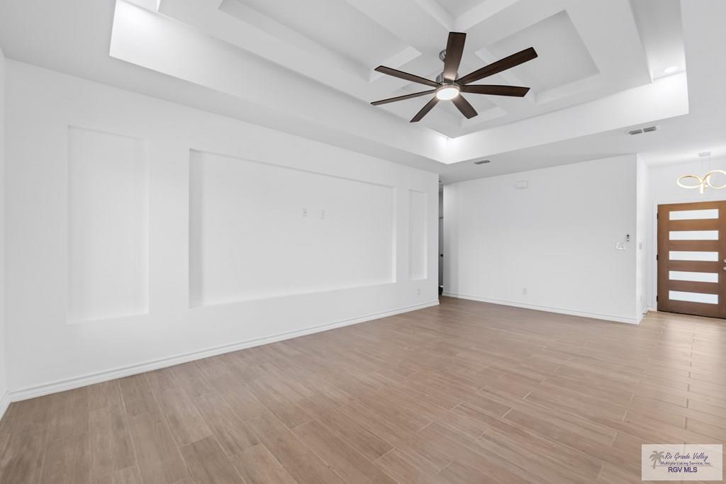 699 Foster Ln