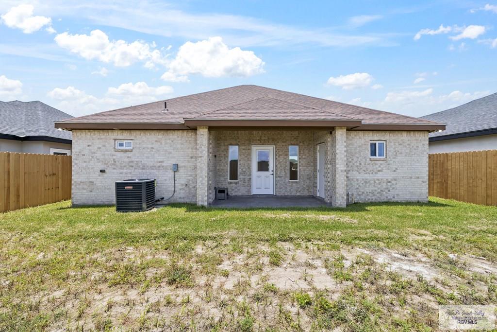 699 Foster Ln