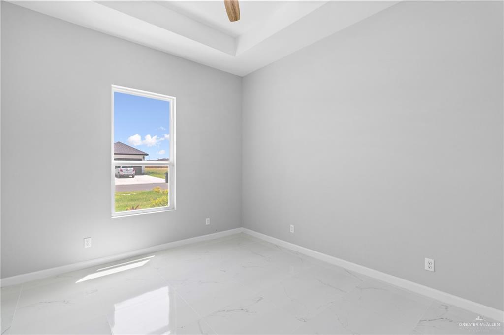 3209 E Bella Vista Avenue
