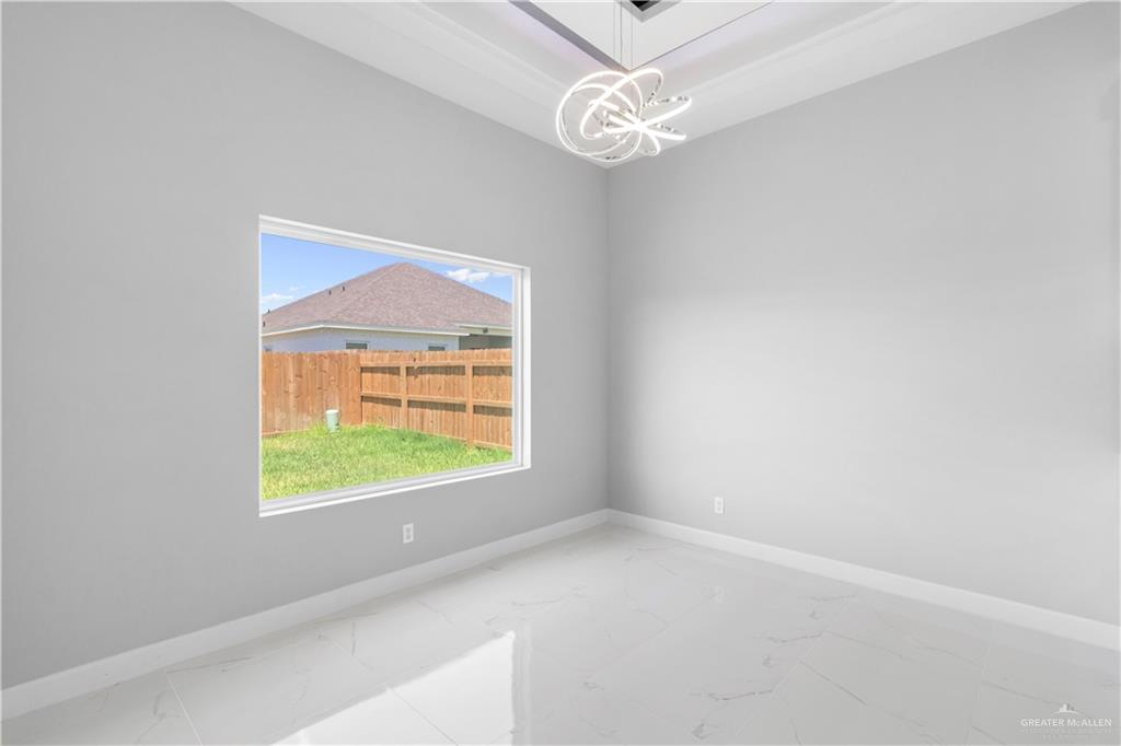 3209 E Bella Vista Avenue