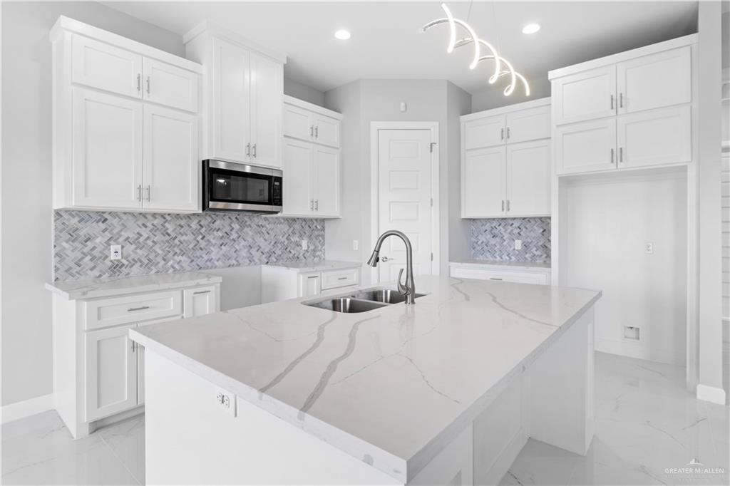 3209 E Bella Vista Avenue
