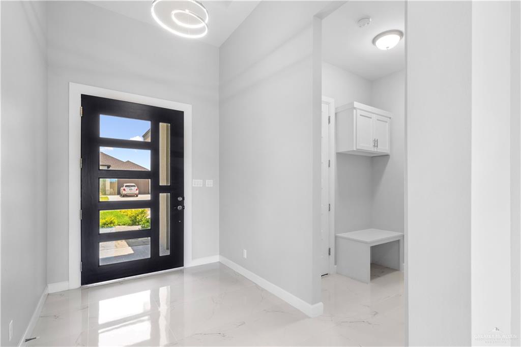 3209 E Bella Vista Avenue