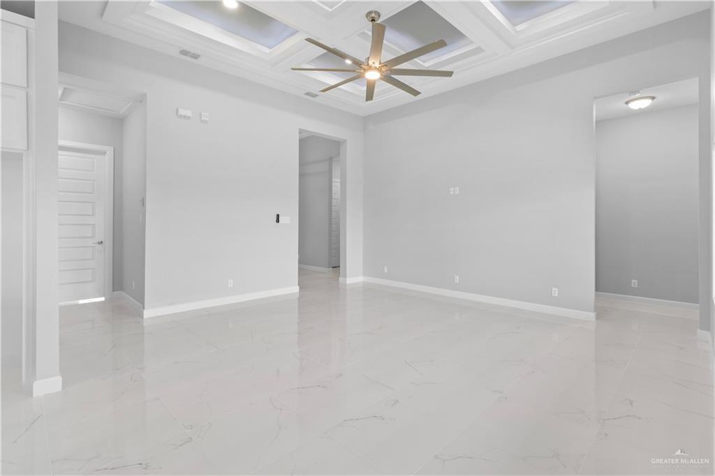 3209 E Bella Vista Avenue
