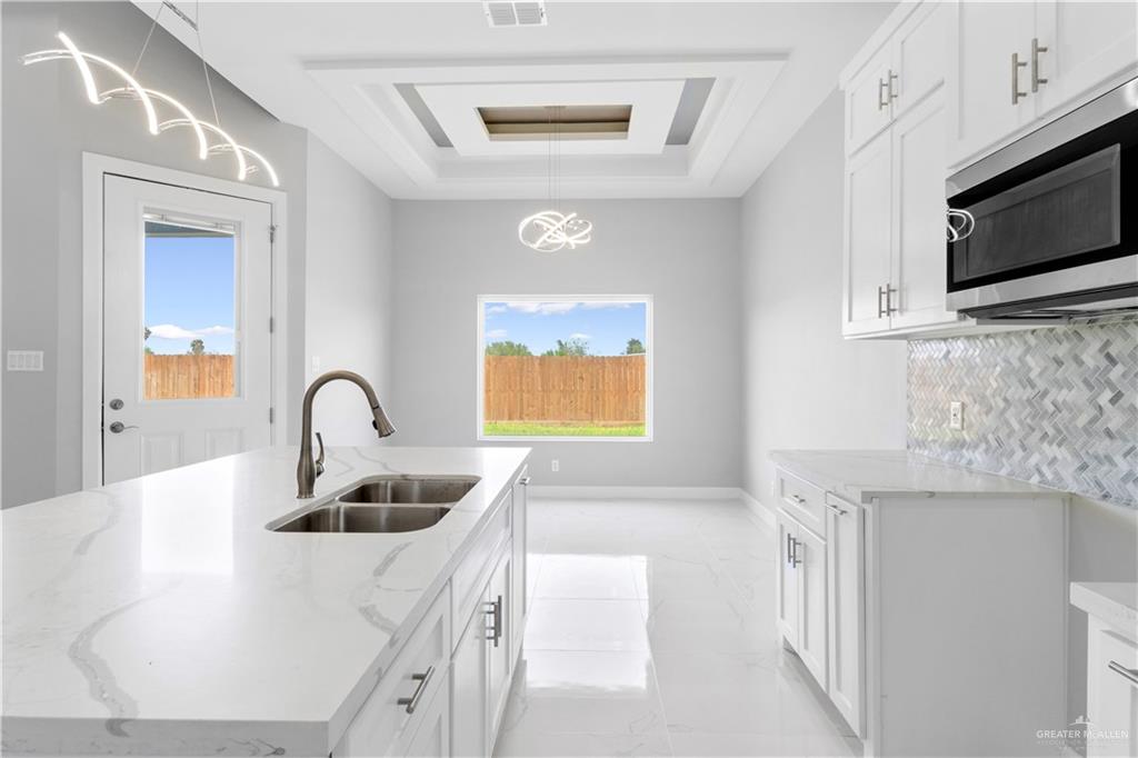 3209 E Bella Vista Avenue