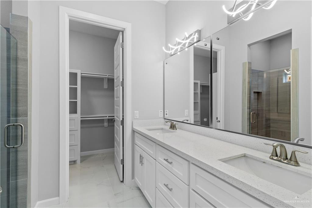 3209 E Bella Vista Avenue