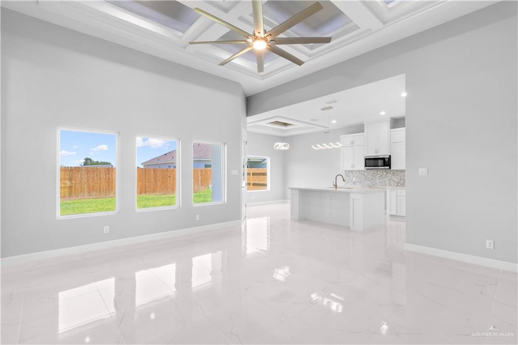 3209 E Bella Vista Avenue