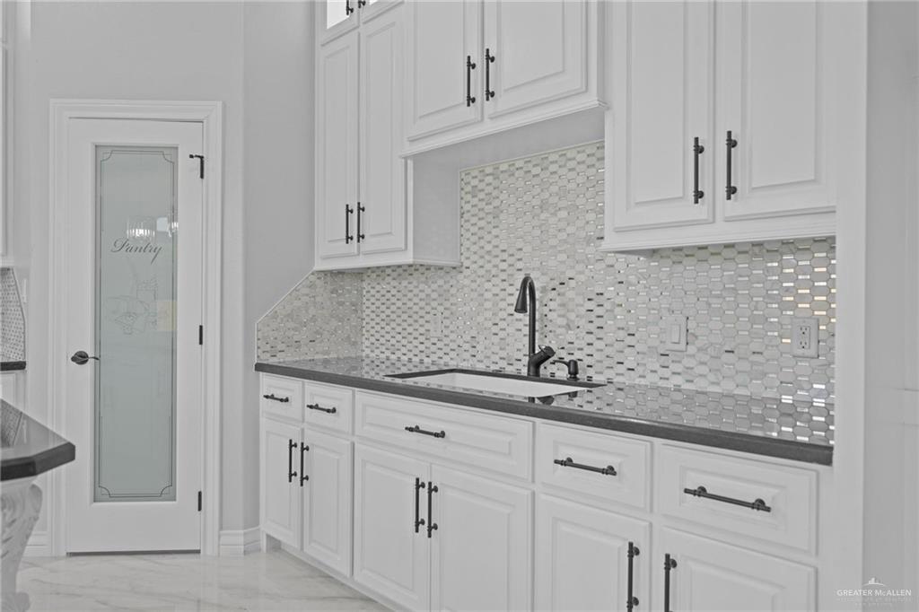 2010 W Sandstone Drive