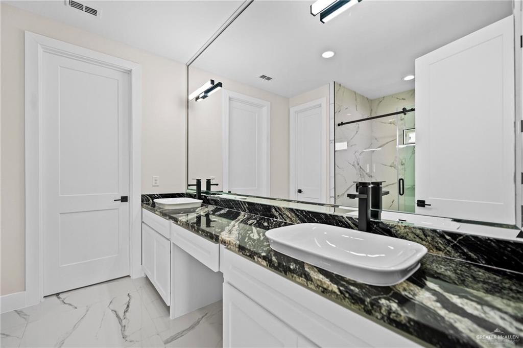 3113 S Auburndale Avenue