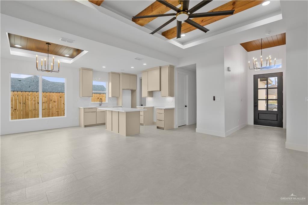 2217 N Venice Avenue