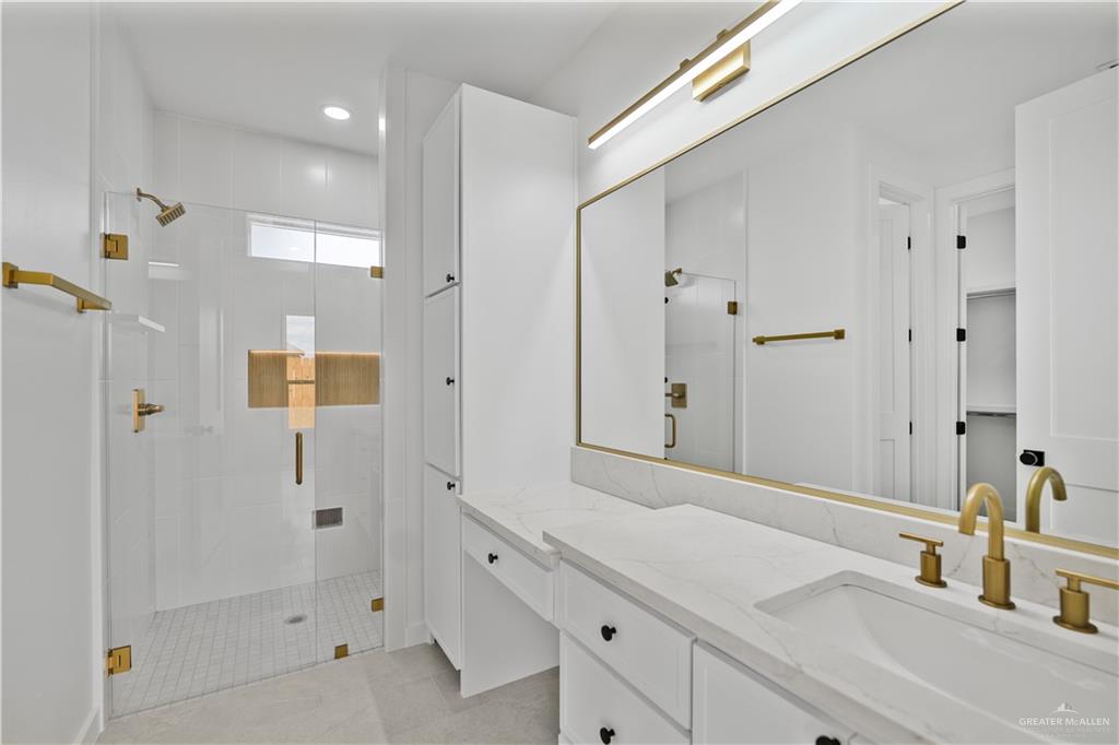 2217 N Venice Avenue