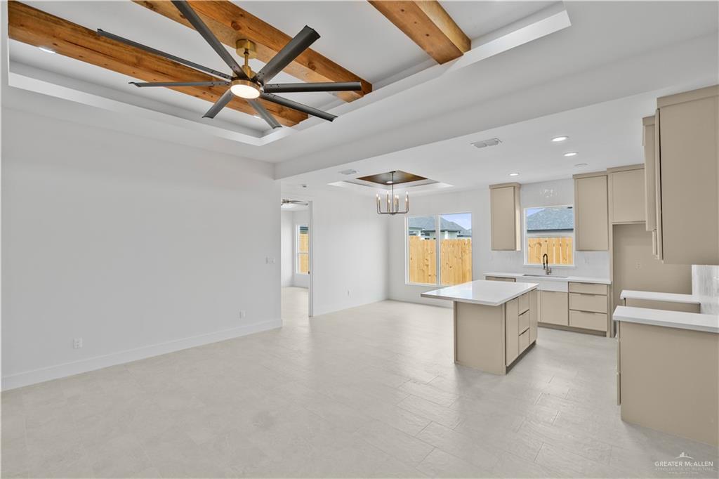 2217 N Venice Avenue