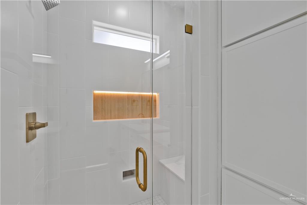 2217 N Venice Avenue