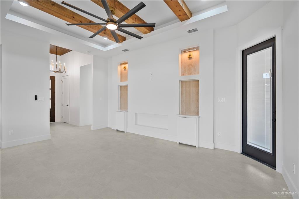 2217 N Venice Avenue