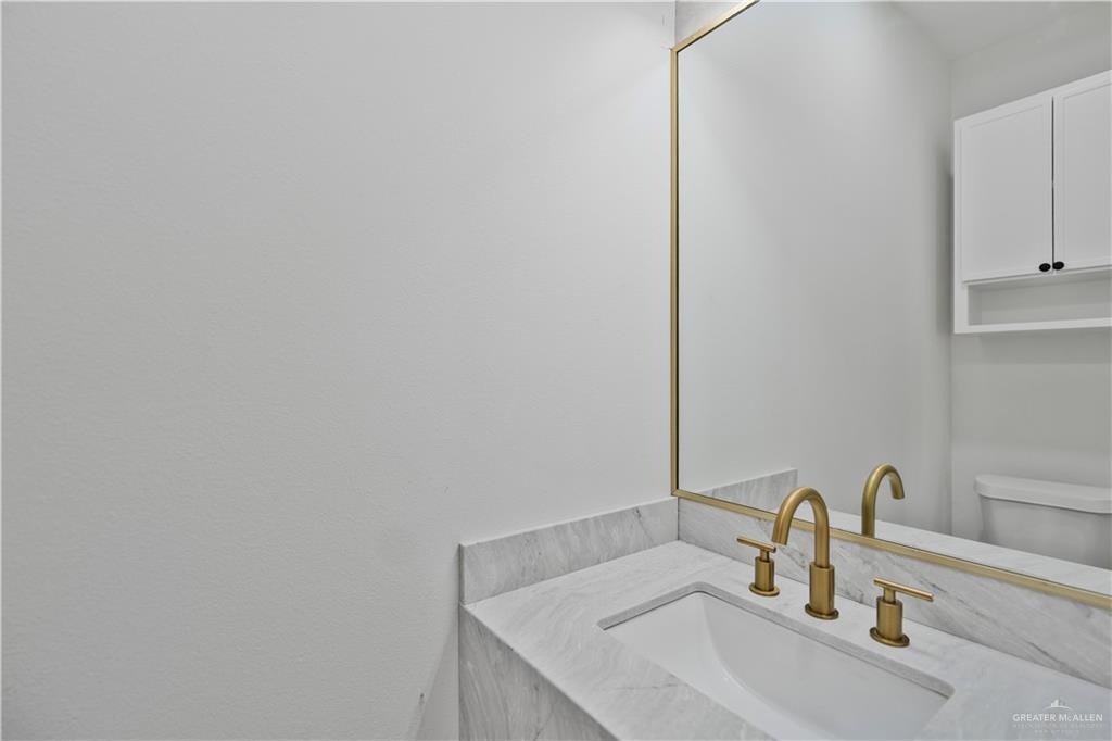 2217 N Venice Avenue