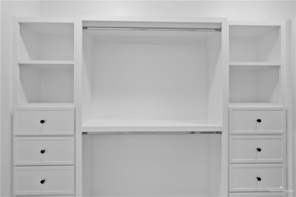 2217 N Venice Avenue