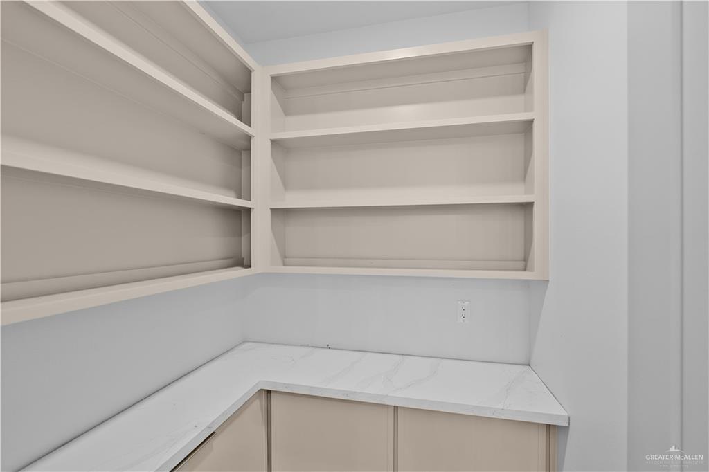 2217 N Venice Avenue