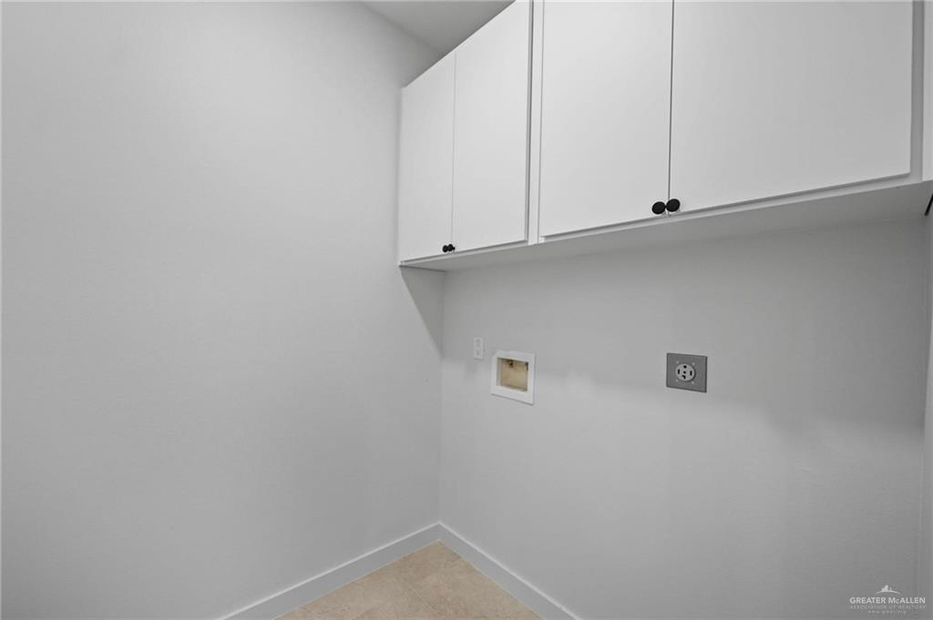 2218 N Piedra Avenue