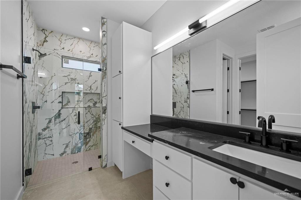 2218 N Piedra Avenue