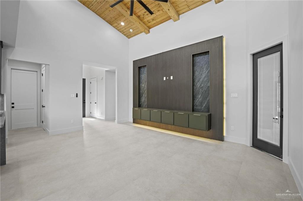 2218 N Piedra Avenue