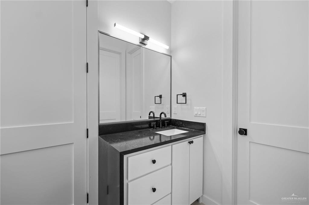 2218 N Piedra Avenue