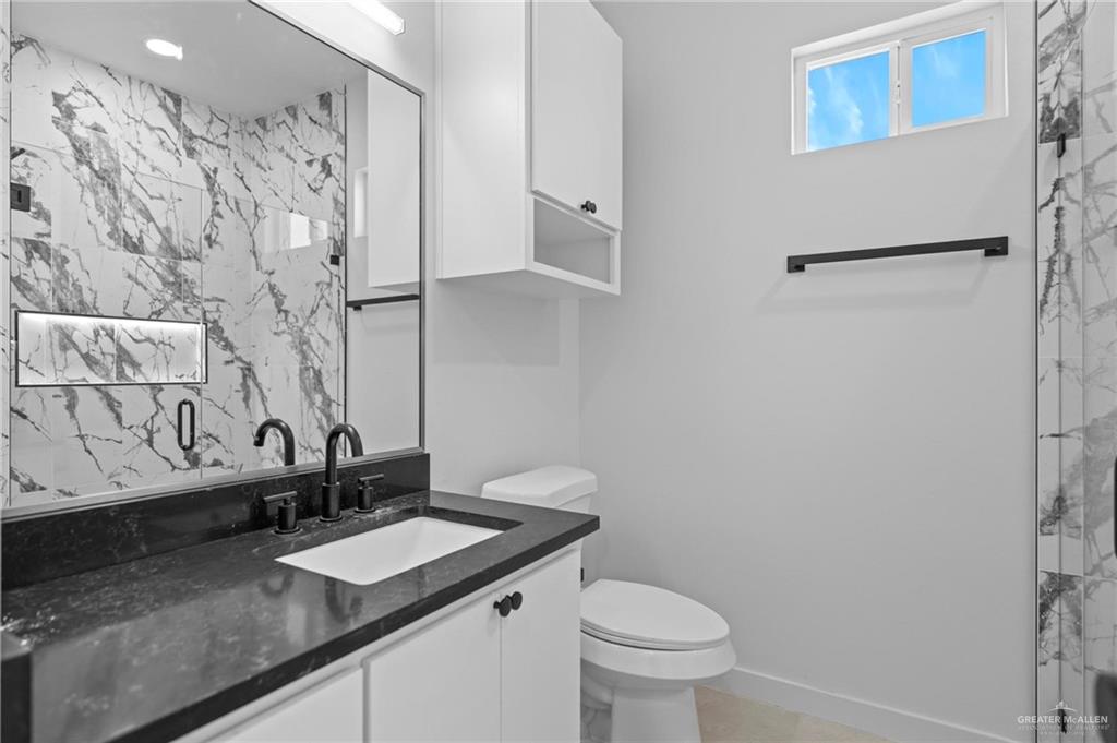 2218 N Piedra Avenue