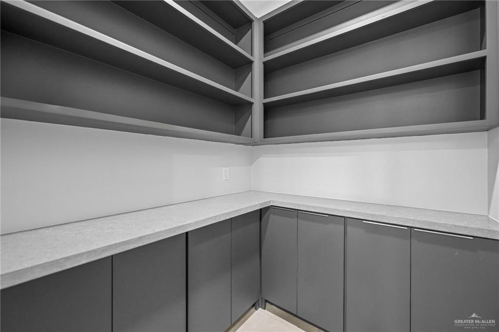 2218 N Piedra Avenue