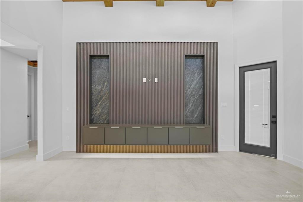 2218 N Piedra Avenue