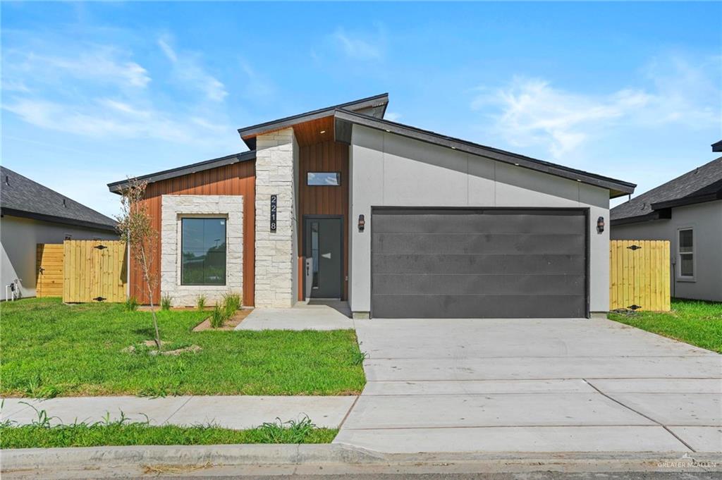 2218 N Piedra Avenue