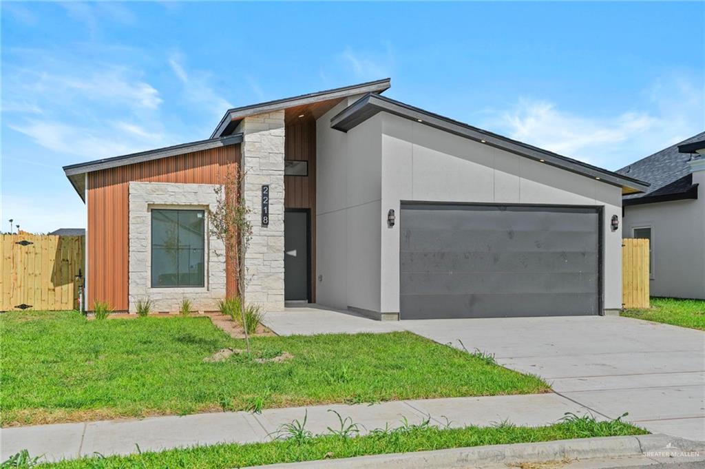 2218 N Piedra Avenue