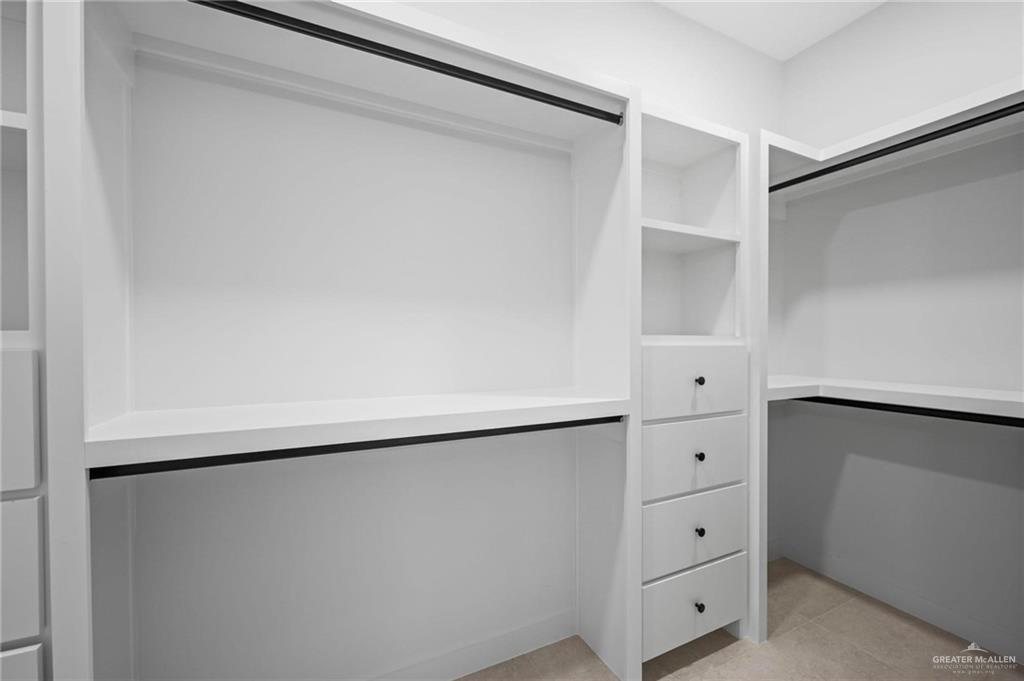 2218 N Piedra Avenue