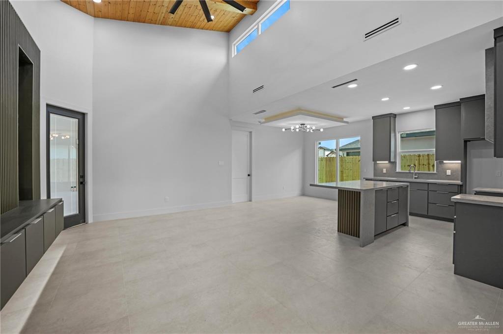 2218 N Piedra Avenue