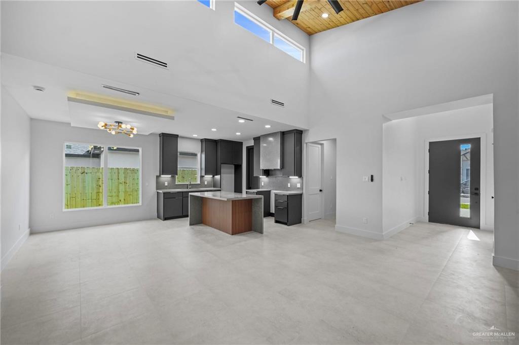 2218 N Piedra Avenue