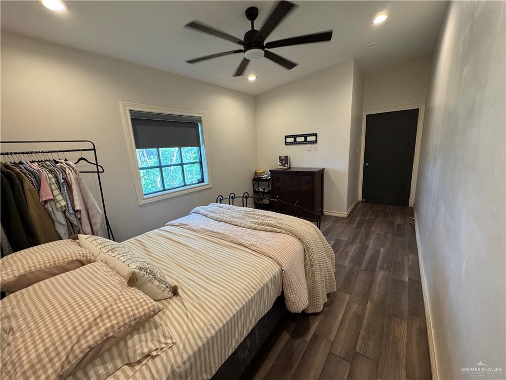 9805 N US Highway 281