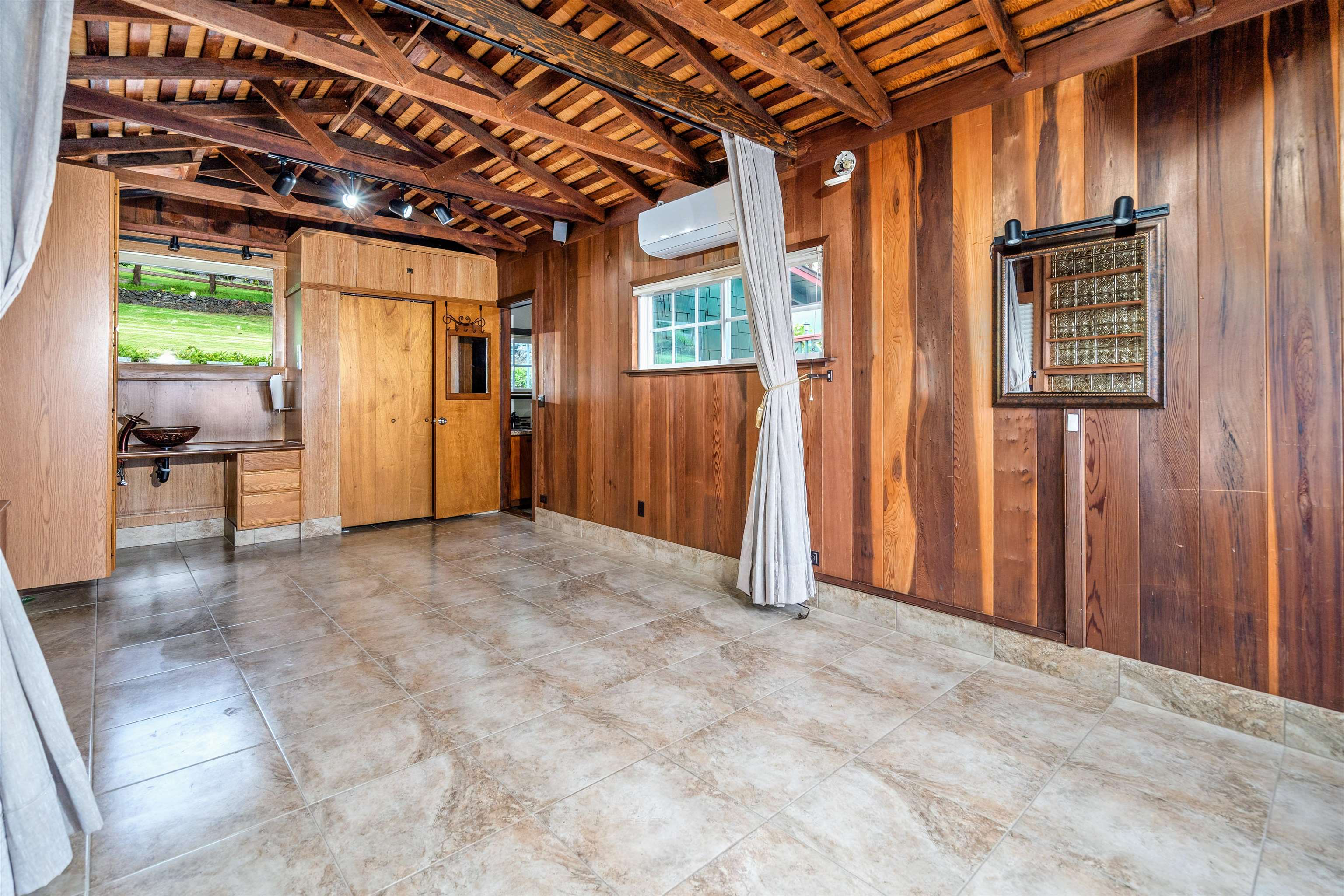 53 Maukanani St