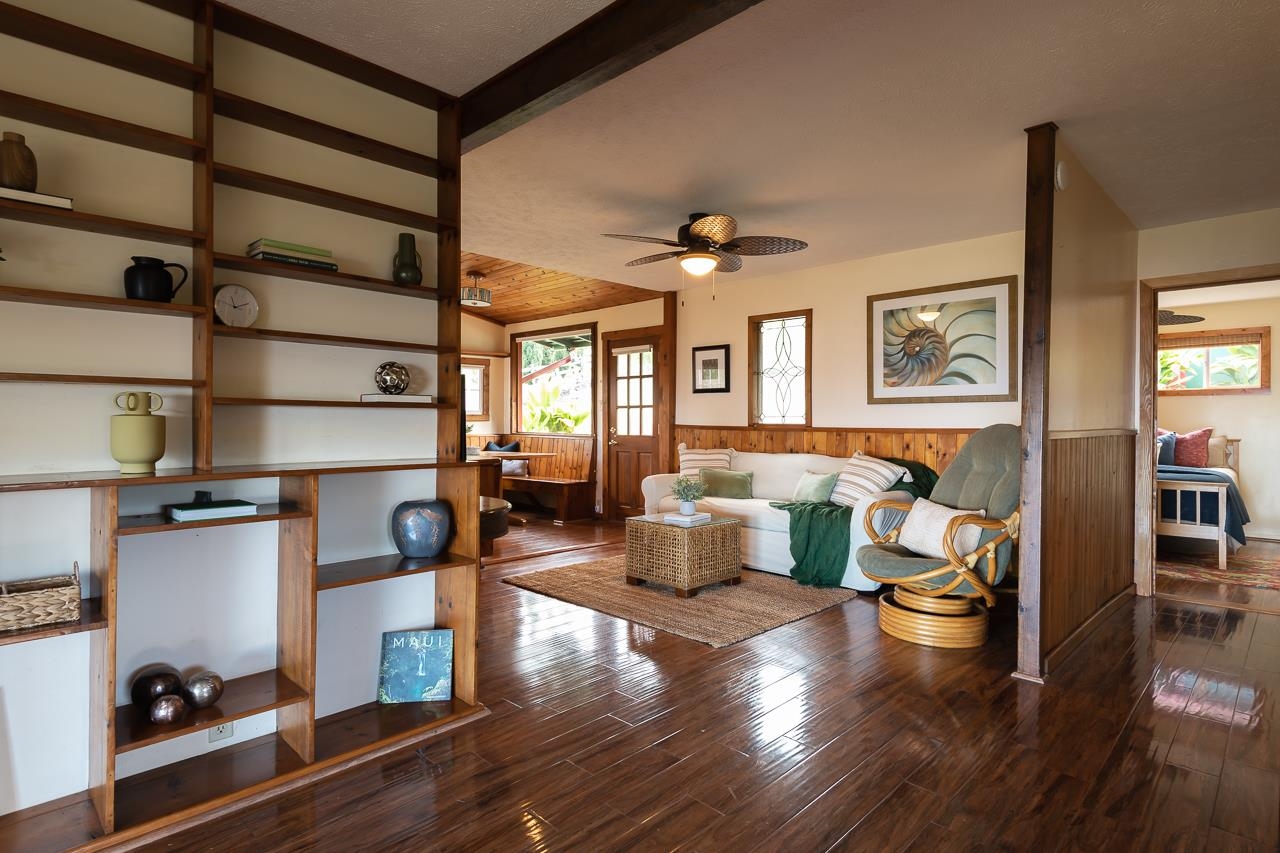 53 Maukanani St