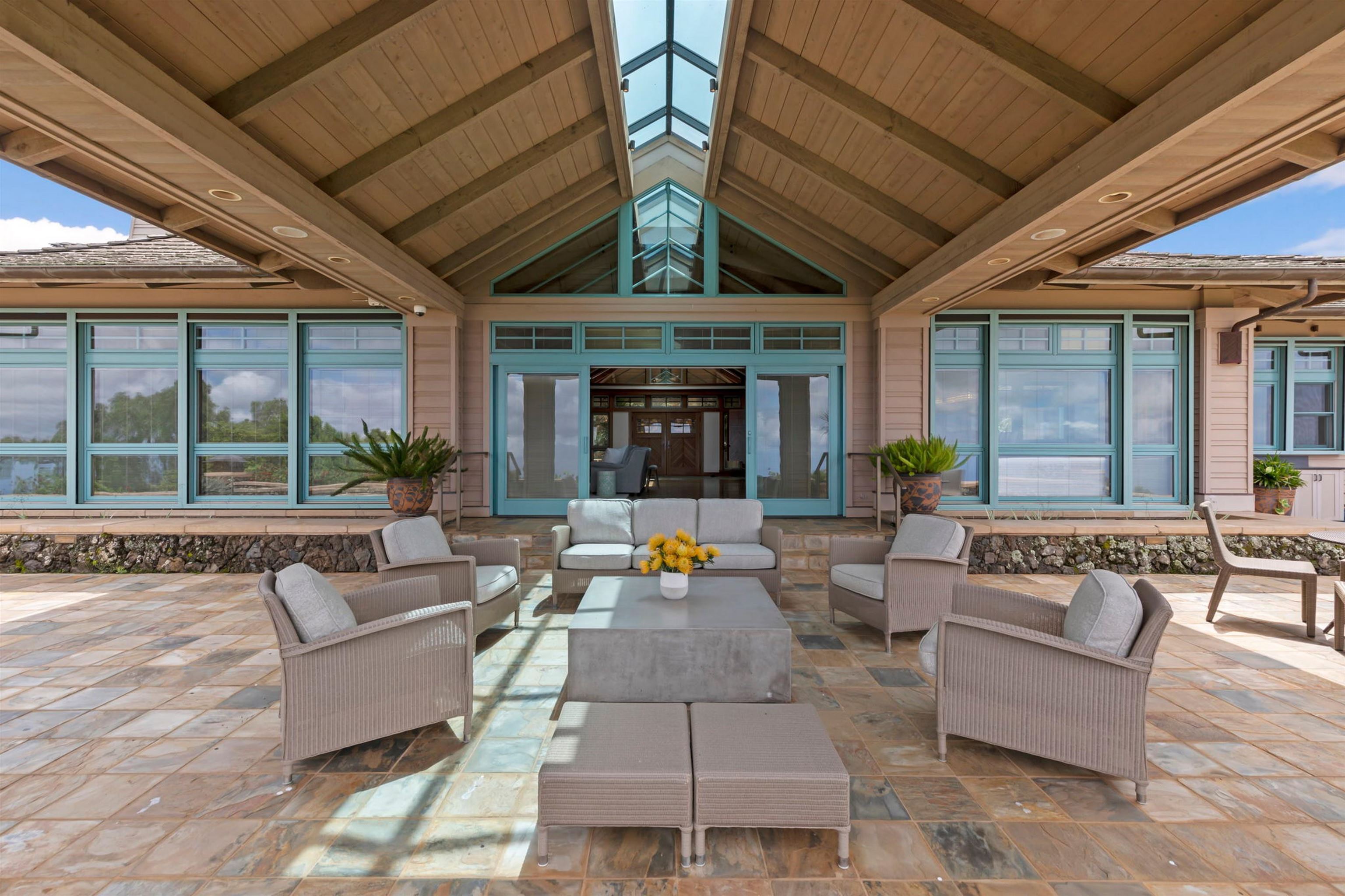 95 & 285 Kekaulike Ave