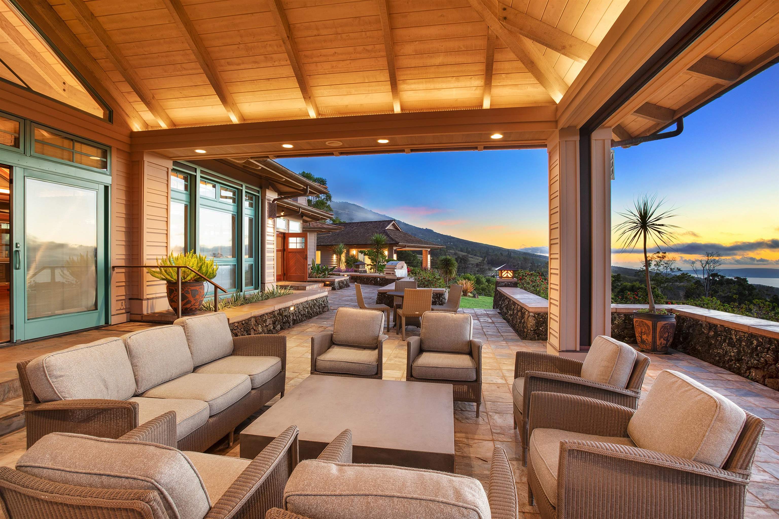 95 & 285 Kekaulike Ave