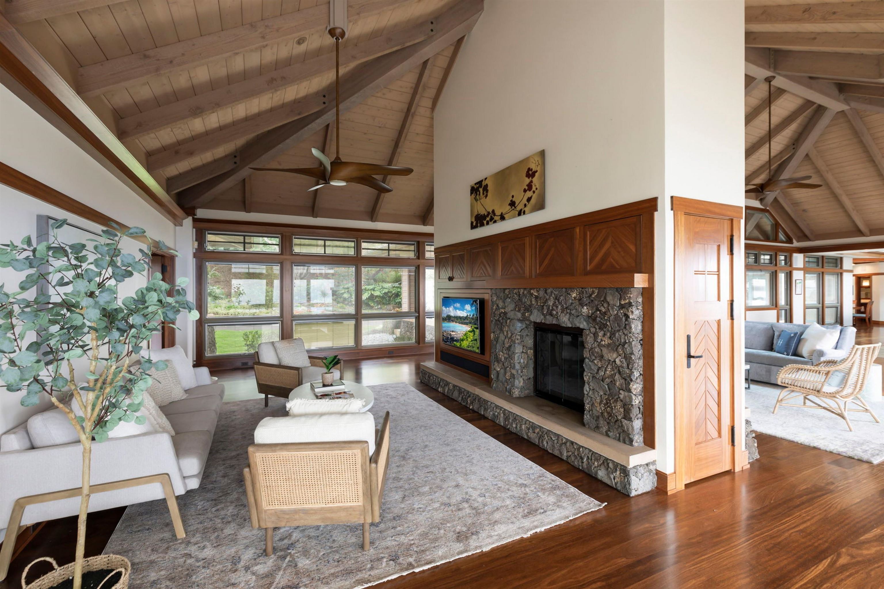 95 & 285 Kekaulike Ave