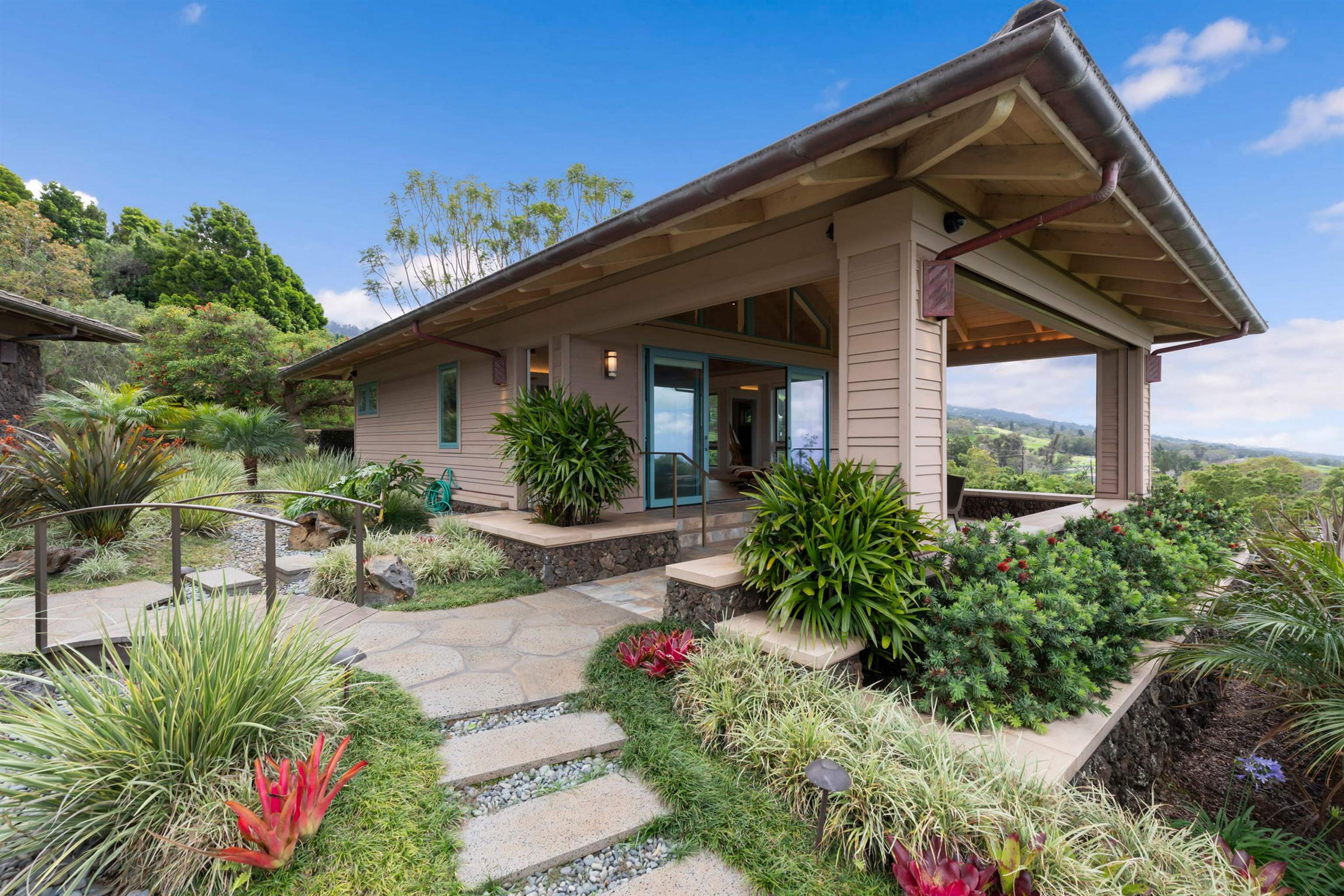 95 & 285 Kekaulike Ave