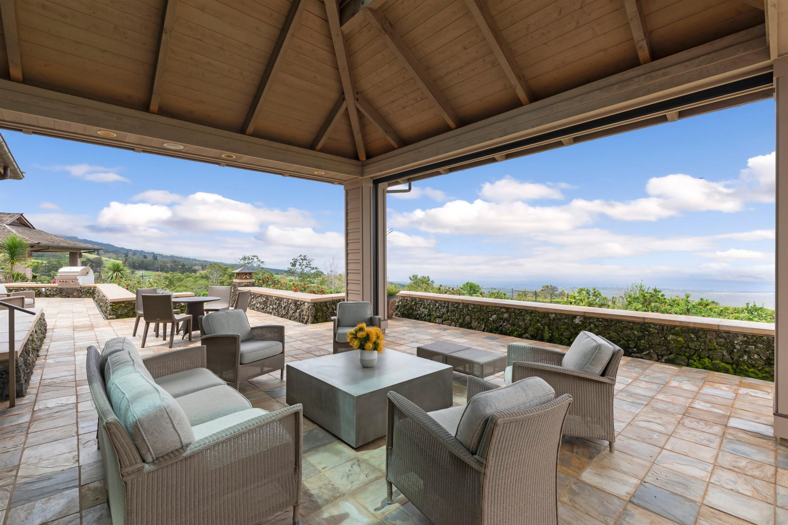 95 & 285 Kekaulike Ave