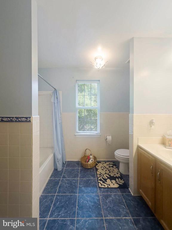 7501 VAL LANE