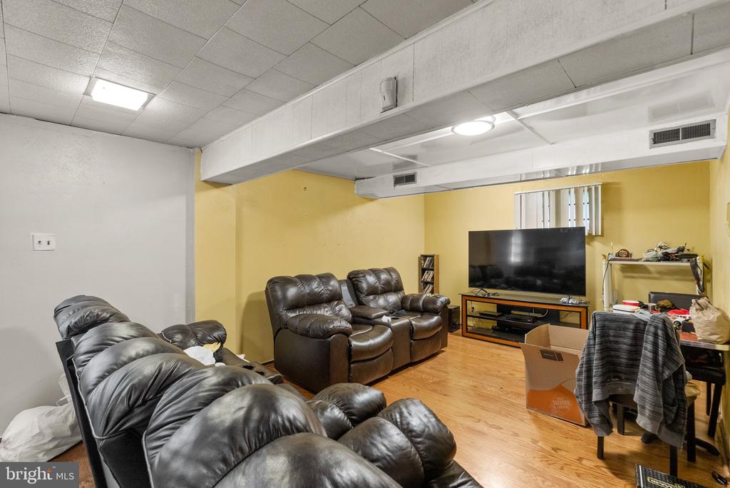 9513 NOBLE DRIVE
