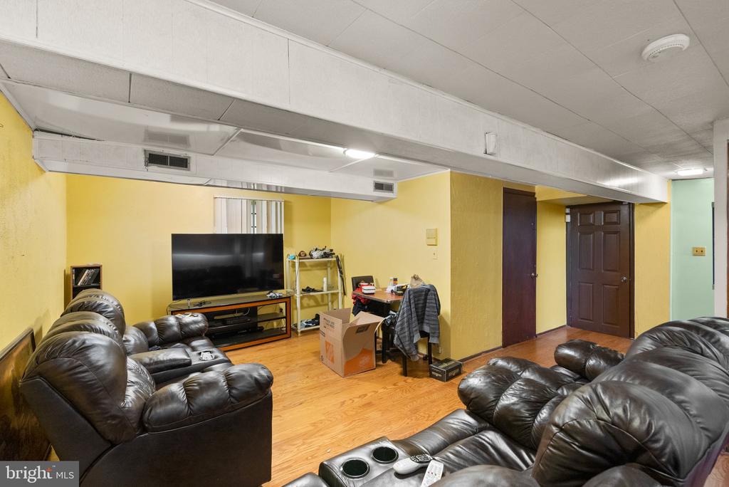 9513 NOBLE DRIVE